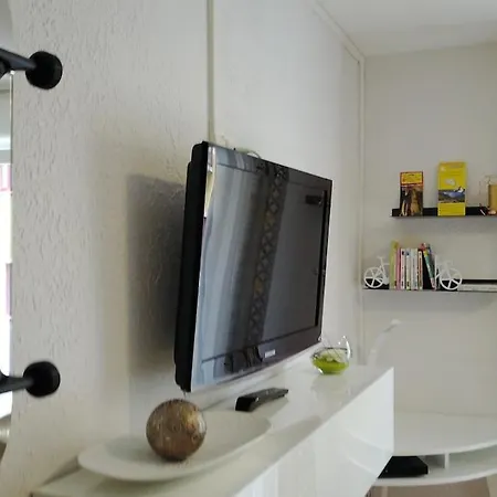 Appartement Avec Balcon Et Parking Gratuit *