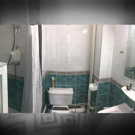 Cozy With Balcony And Free Secure Parking