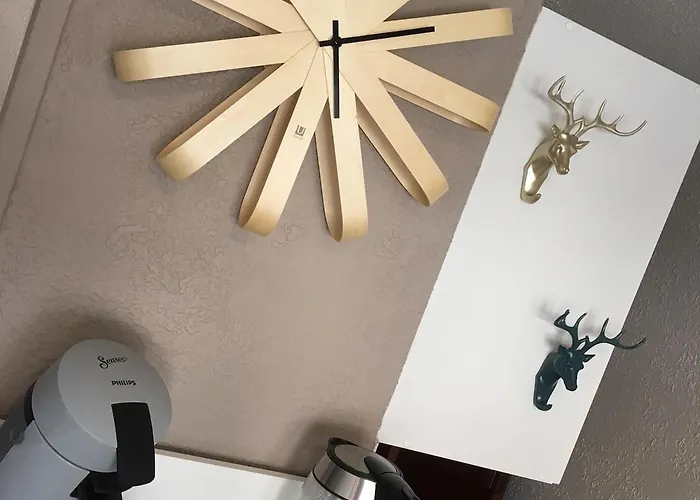 Cozy With Balcony And Free Secure Parking *